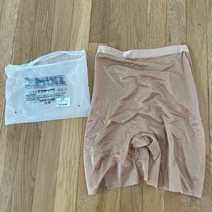 skims sheer sculpt low back short